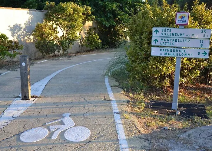 Pecheur: F2 Climatise Au Coeur Du Village. *