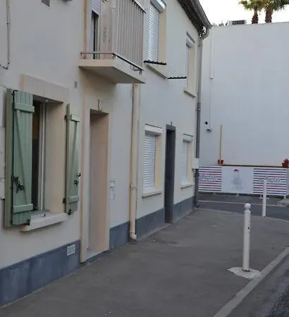 Pêcheur: F2 Climatisé Au Cœur Du Village. *